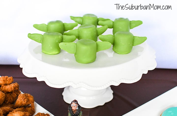 Baby Yoda Marshmallow Pops