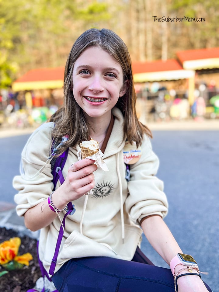 Dollywood Birthday Button Free Treats
